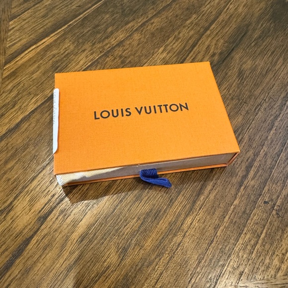 Louis Vuitton Zoe wallet (used once) - Picture 9 of 9